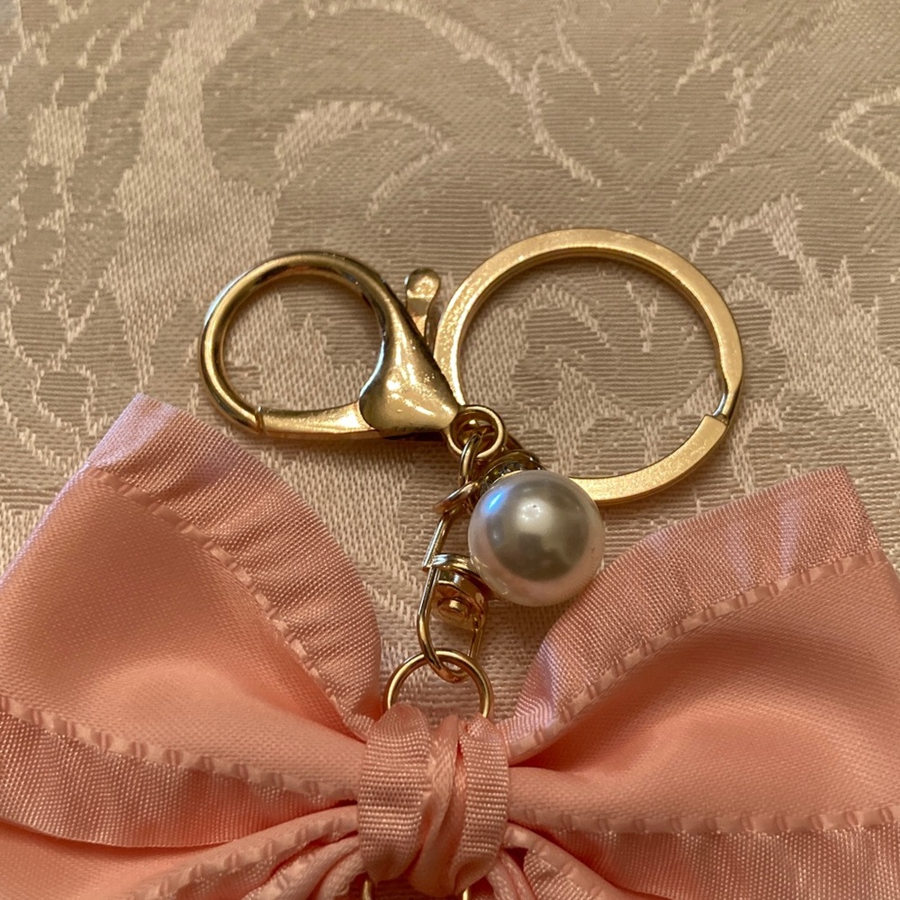 Chanel Fashion charm, pendant, zip pull on A beautiful bow! Adorable crab! - Picture 5 of 9